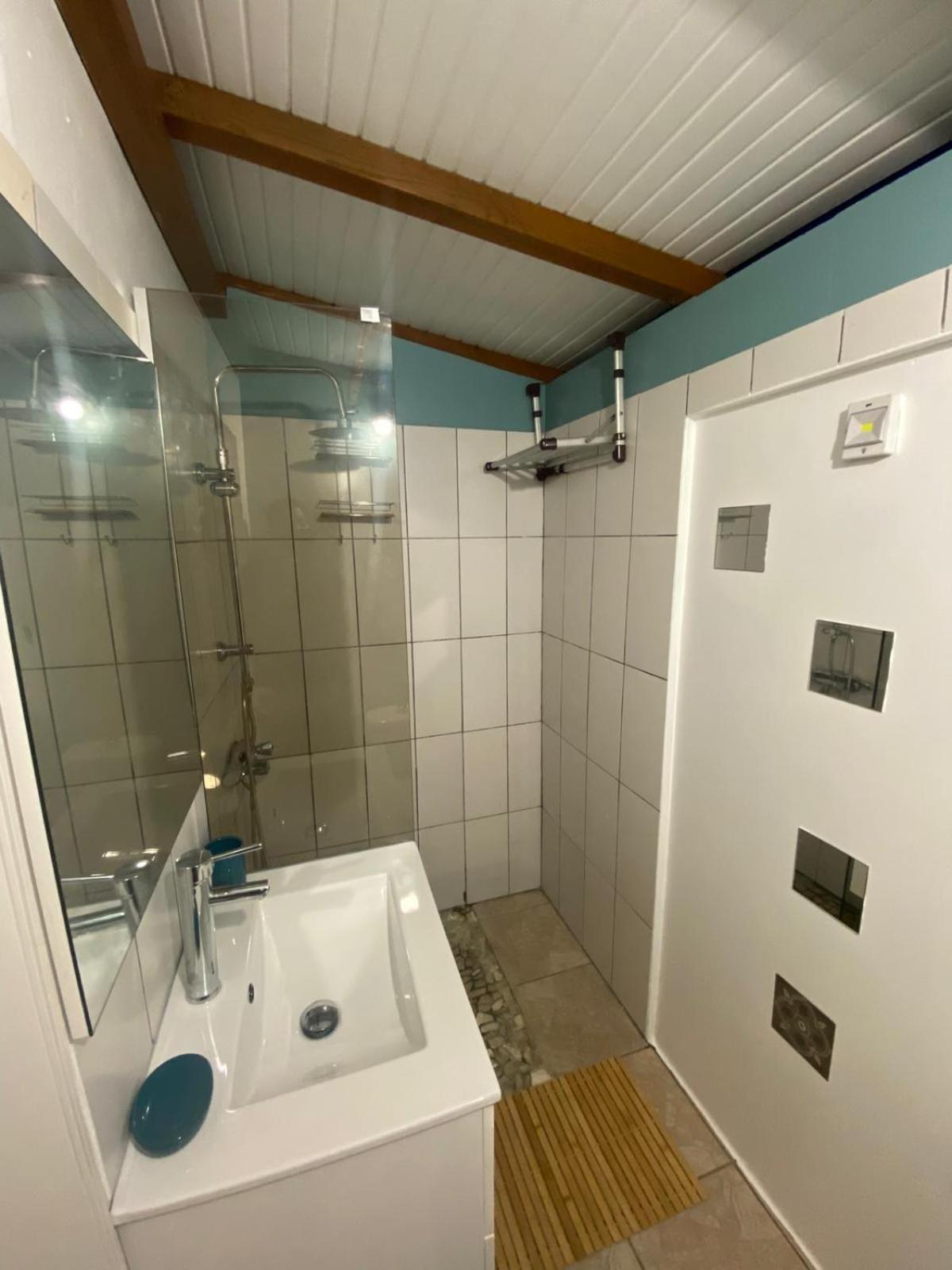 La Suite Odile Piscine Le Lamentin Exteriör bild