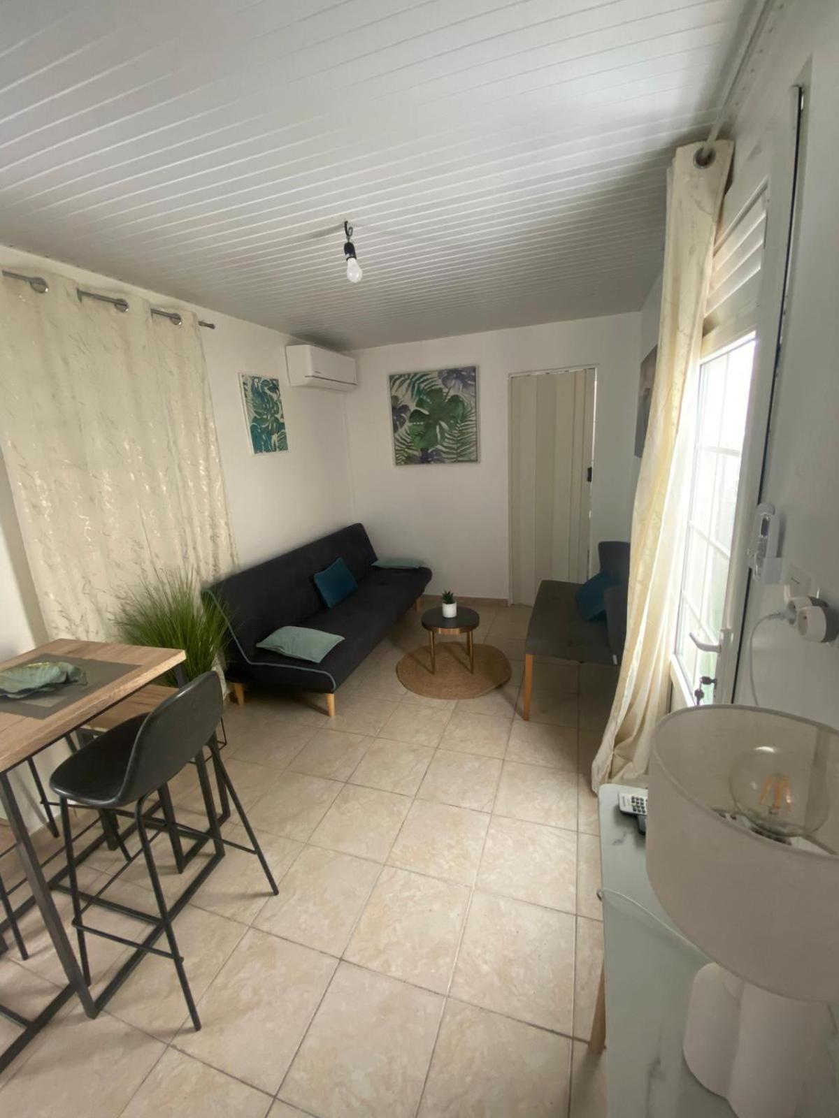 La Suite Odile Piscine Le Lamentin Exteriör bild